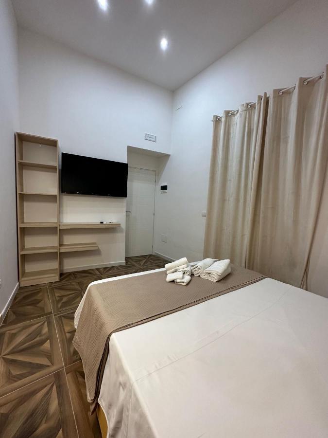 San Ferdinando Suite Room เนเปิลส์ ภายนอก รูปภาพ